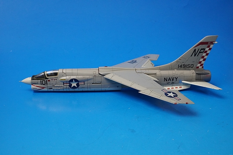 1/72 F-8E クルセイダー アメリカ海軍 VF-211 チェックメイツ