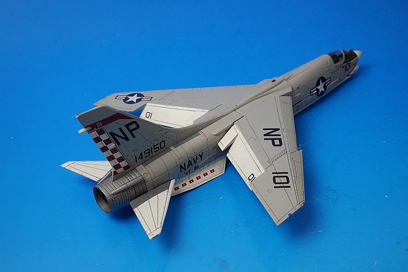 1/72 F-8E クルセイダー アメリカ海軍 VF-211 チェックメイツ