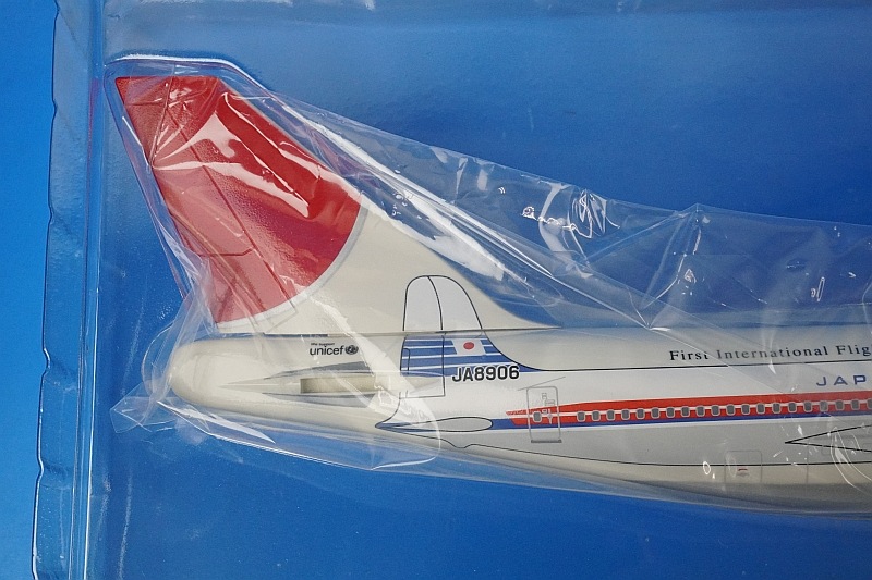 国際線就航50周年　BOEING747-400 1/200 未組立て 1/400 B747-400 JAL 国際線就航50周年 JA8906 ＊外箱欠品 ビッグ