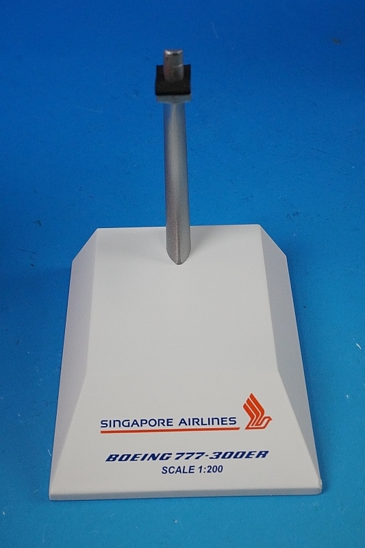 1/200 B777-300ER シンガポール 9V-SWZ [EW277W010] JCウイングス/中古