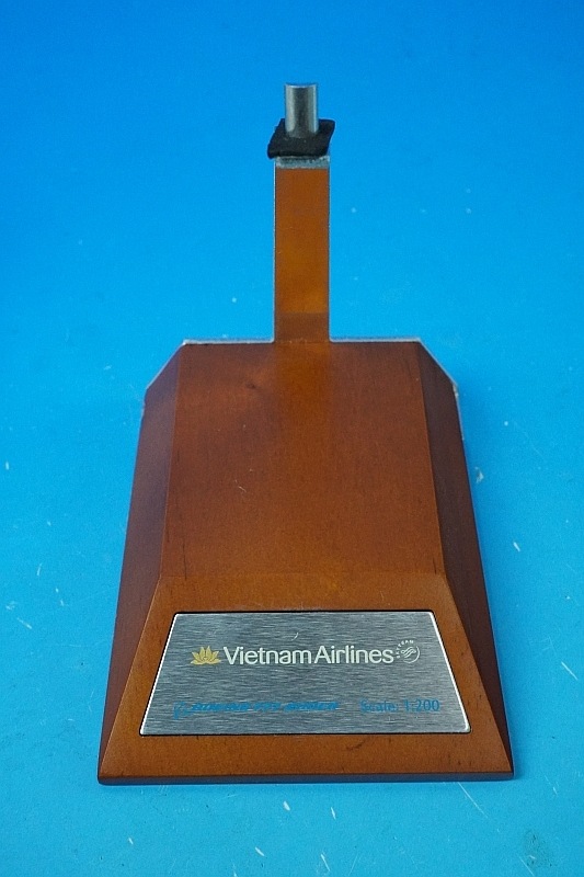 1/200 B777-200/ER �٥ȥʥ� VN-A143 Engineshed/���