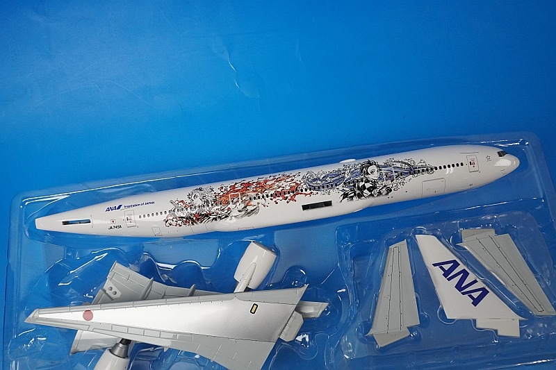 1/200 B777-200ER ANA 鬼滅の刃じぇっと参 WiFi レドーム・ギアつき