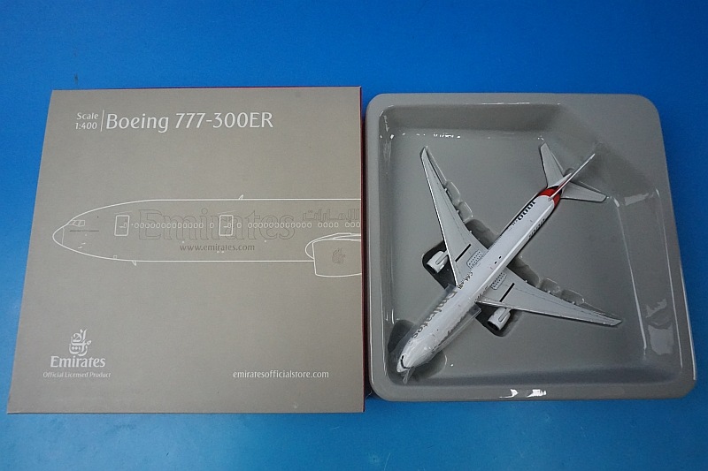 1/400 B777-300ER ���ߥ졼�� 1000th A6-EGO ��GJUAE1189�� �����ߥ�/���