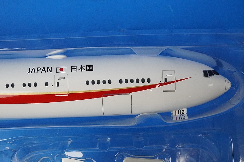 航空自衛隊　政府専用機　BOEING 777-300ER 1/200 木製台座付 全日空商事 【予約商品】777-300ER 航空自衛隊 日本政府専用機 1