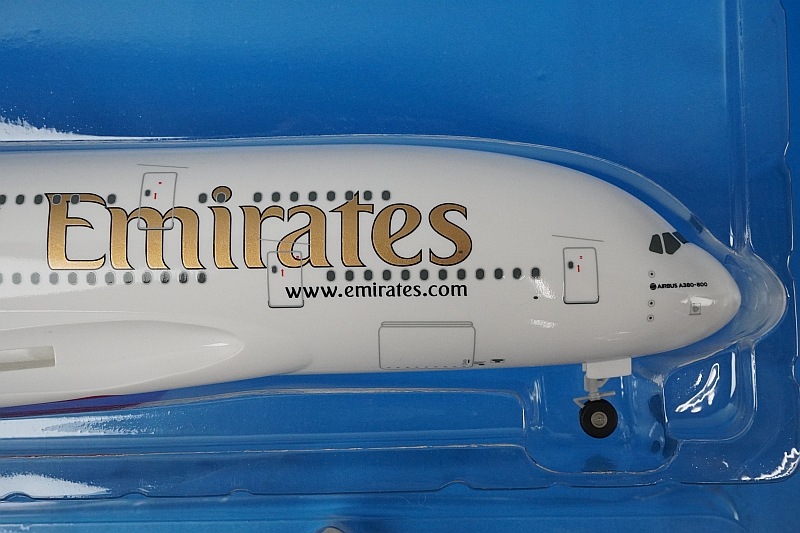 エミレーツ Airbus A380-800 1/200 組み立て式モデル Amazon | Daron SKYMARKS B A380 ｴﾐﾚｰﾂ 1/250 SKR4006
