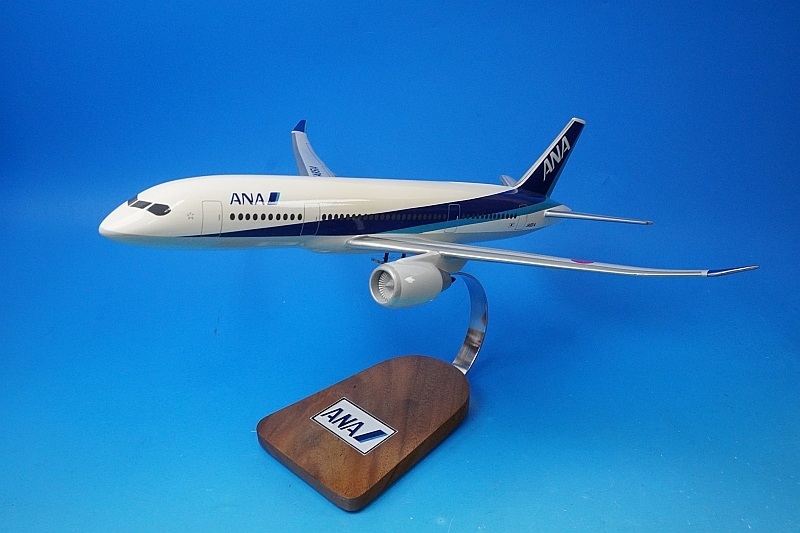 U*F様 ANA MRJ90 ソリッドファスレージモデル 1:100 飛行機模型 レア】全日空商事 ANA MRJ90 1:100 スケールモデル - メルカリ