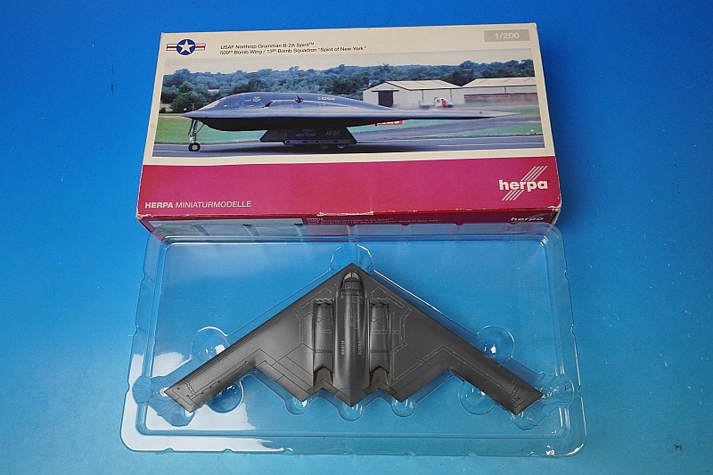 herpa 1/200 B-2Aアメリカ空軍第131爆撃航空団第110爆撃飛行隊 1/200 B-2A スピリット アメリカ空軍 第509爆撃航空団 第13爆撃