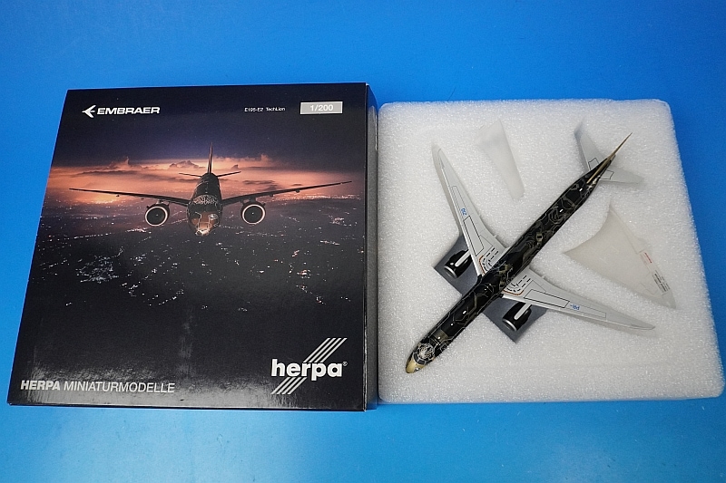1/200 エンブラエル E195-E2 エンブラエル社 ハウスカラー TechLion