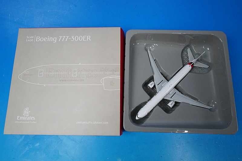 1/400 B777-300ER ���ߥ졼�� A6-ECK ��GJUAE1351] �����ߥ�/���