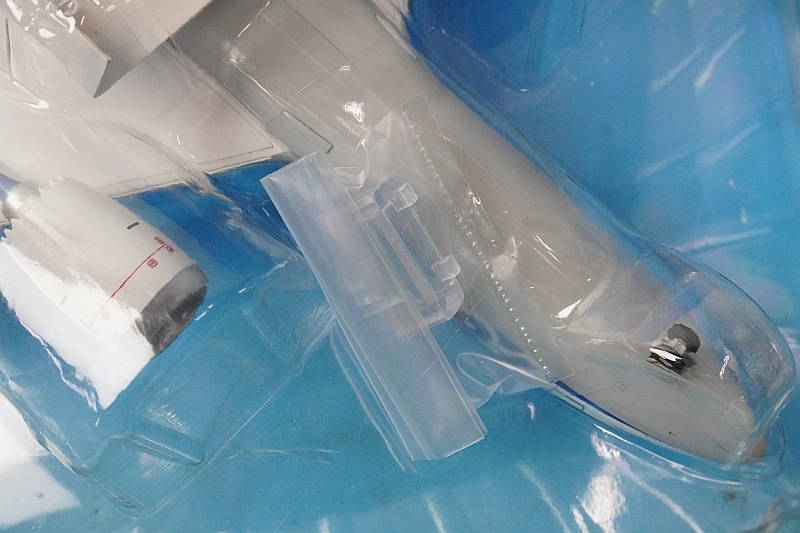 1/200 B787-8 ANA 国際線仕様 主翼地上姿勢 JA805A [NH20055] 全日空