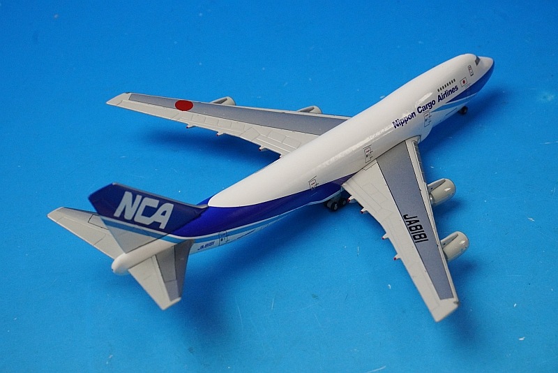 NCA B747-400F型 成田空港 210番スポット ジオラマセット NCA新鋭貨物機 B747-400F型のジオラマ付きダイキャストモデル | プレス