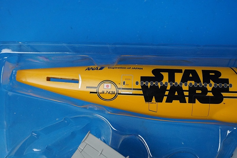 ANA STAR WARS C-3PO 1:200 飛行機　模型 1/200 B777-200ER ANA STAR WARS/スターウォーズ C-3PO JA743A