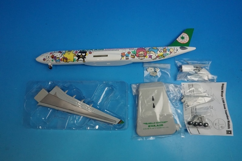 エバー航空 EVAAIR キティカラー　A330-300 1/200 新品未開封 EVA AIR エバー航空 A330-300 ハローキティ PH - メルカリ