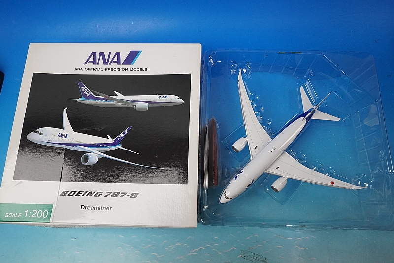 1/200 B787-8 ANA ドリームライナー ＊レジ番付与なし [NH20028