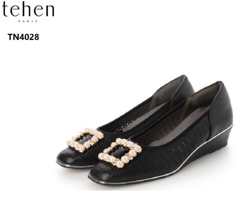 tehen(テーン)TN4028 エレガントパールビジューカジュアルパンプス アッパー ライニング共に柔らかな素材を採用してストレスフリーな履き心地を実現|レディス