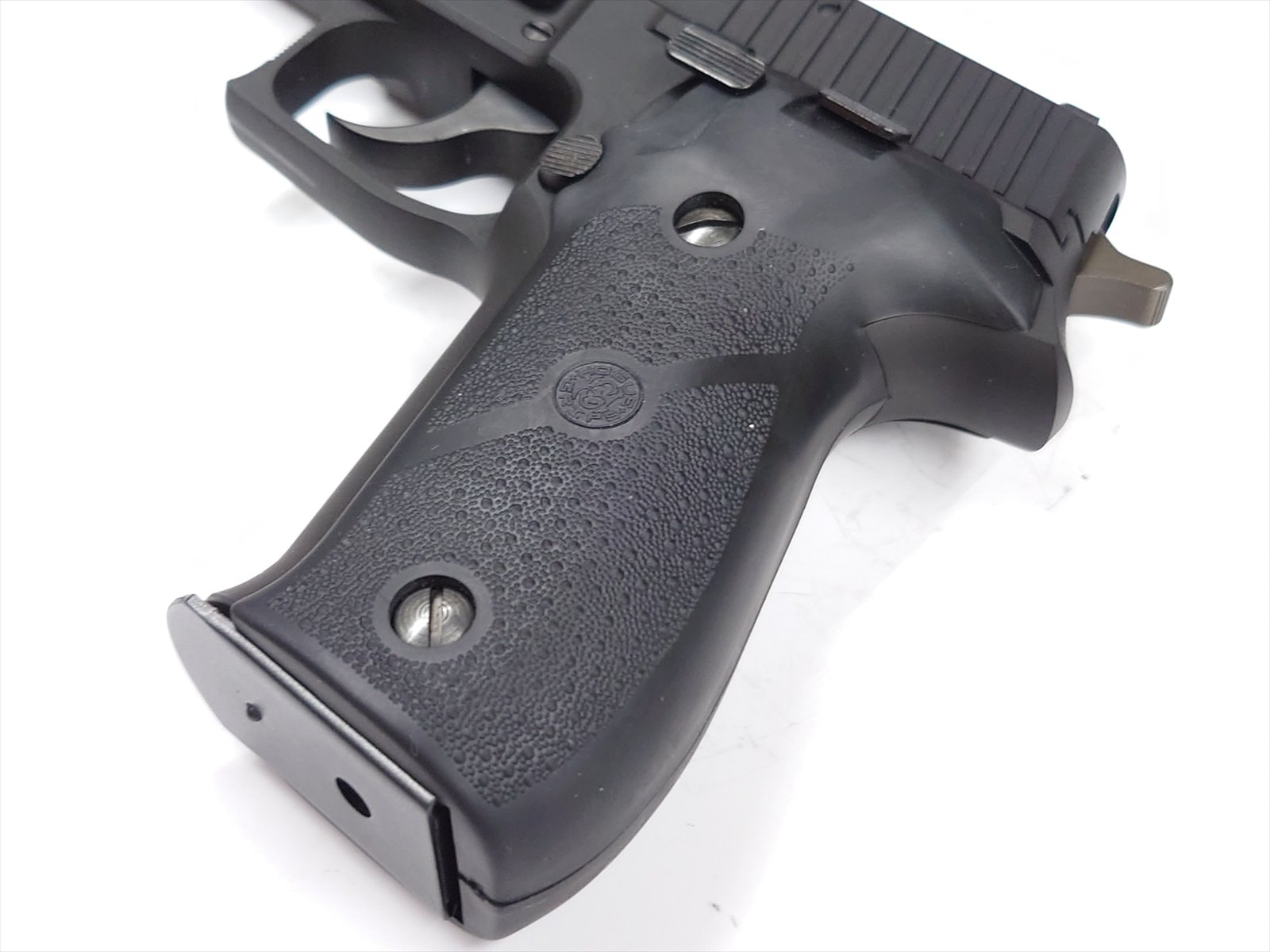 特選中古品】ガスブローバック KSC SIG P226R HW HOGUEグリップ付