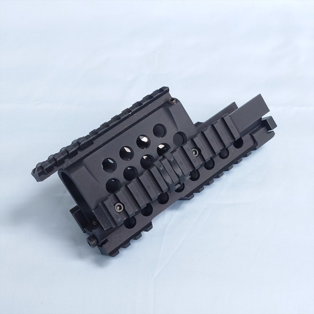 2_000000008404.jpg?1728796821