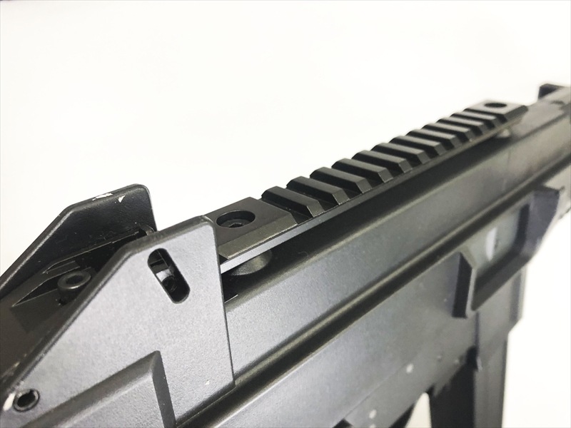 東京マルイ UMP45ブラック サイレンサーとフォアグリップ付き 東京