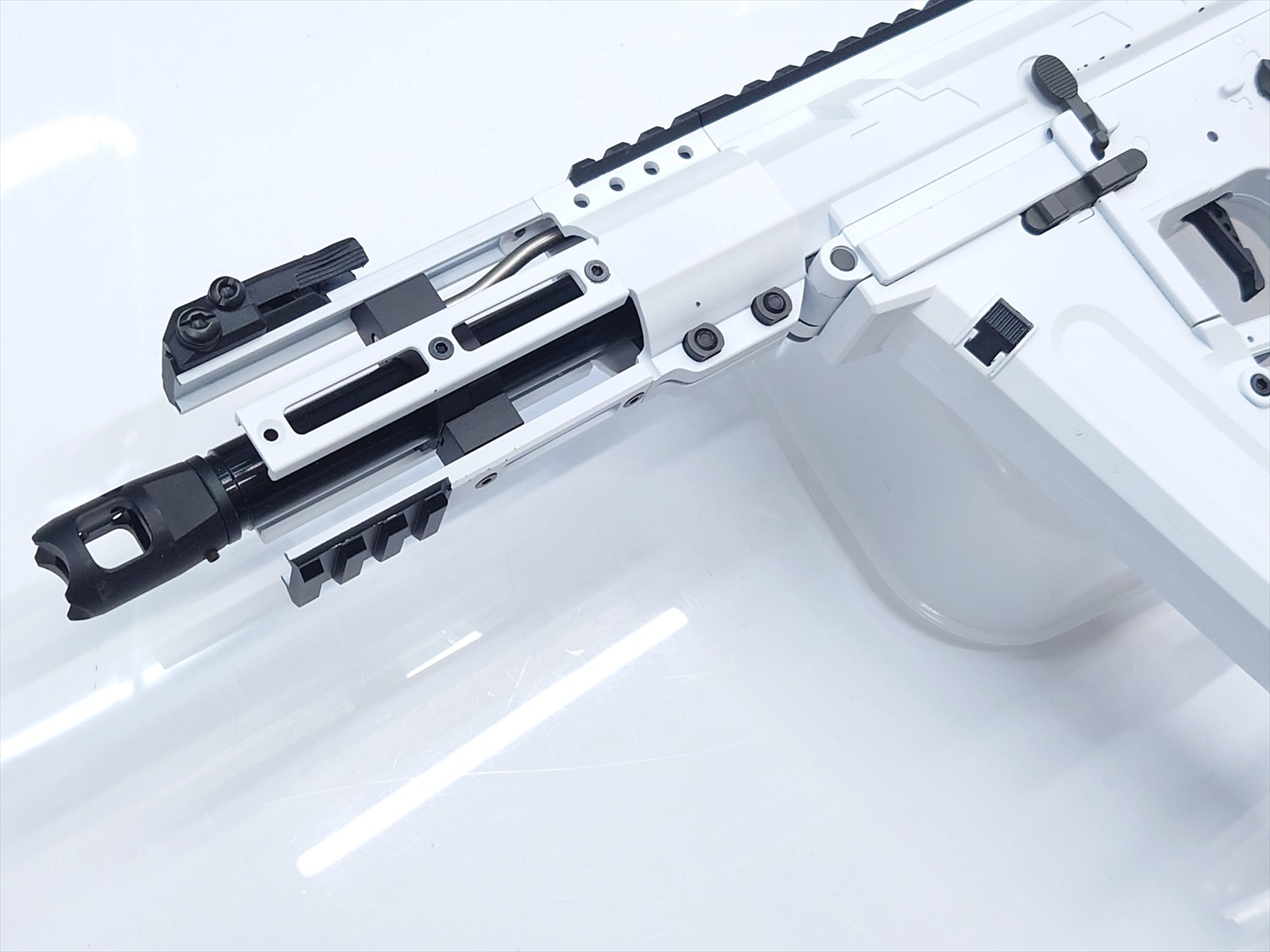 特選中古品】電動ガン C.A.T Versatile-5s Valor 限定ホワイトモデル