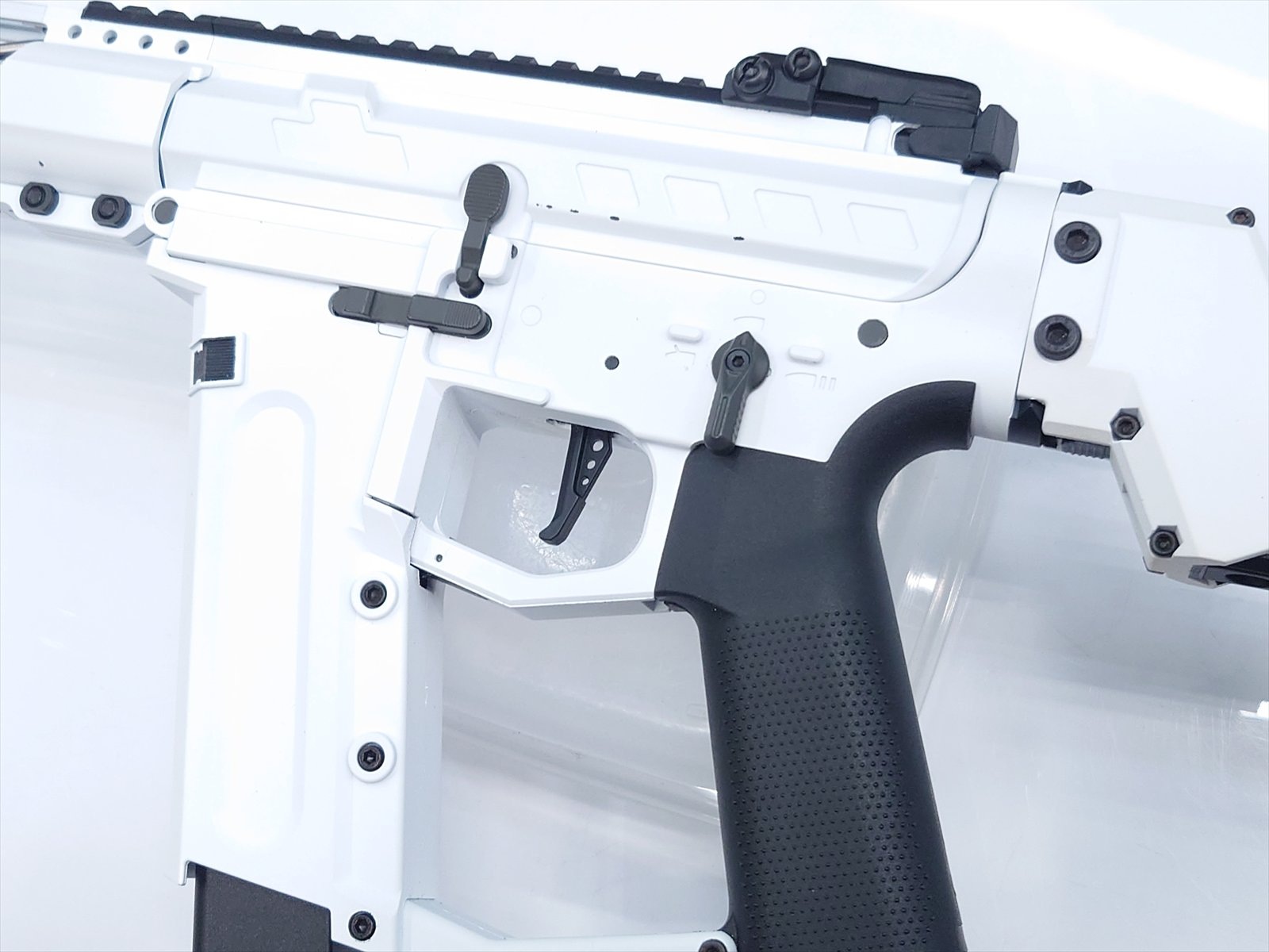 特選中古品】電動ガン C.A.T Versatile-5s Valor 限定ホワイトモデル