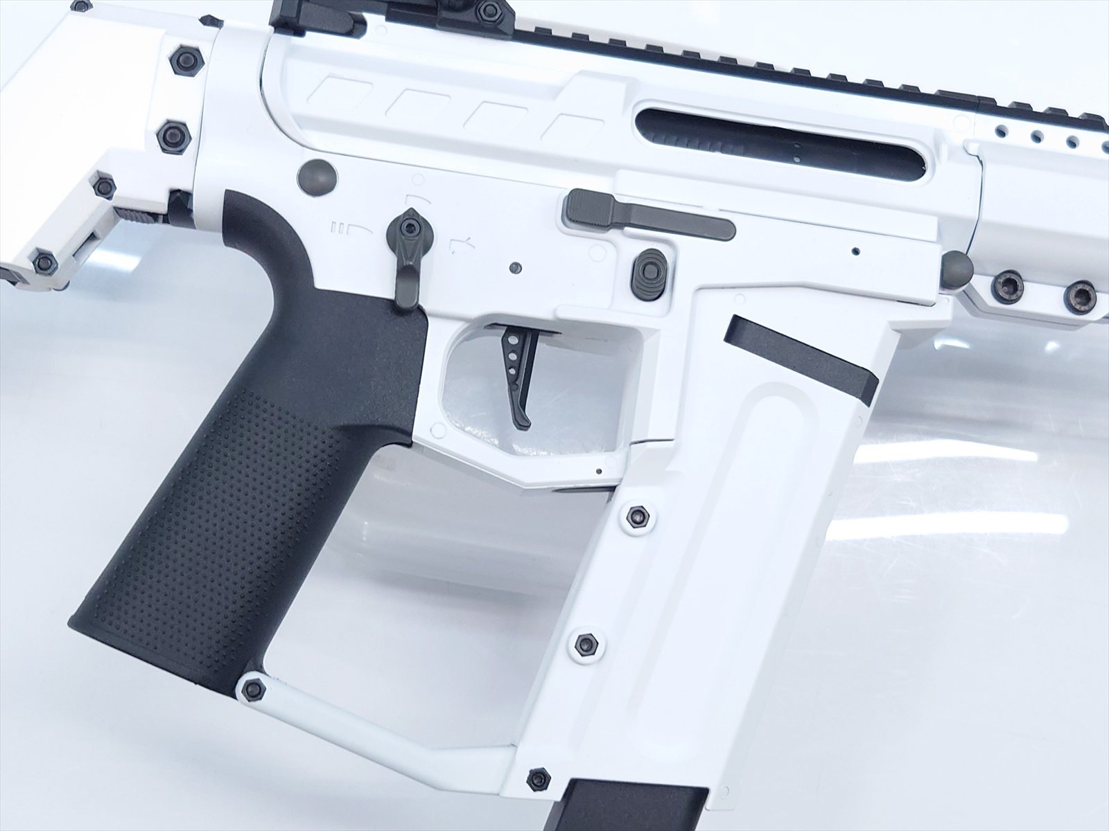 特選中古品】電動ガン C.A.T Versatile-5s Valor 限定ホワイトモデル