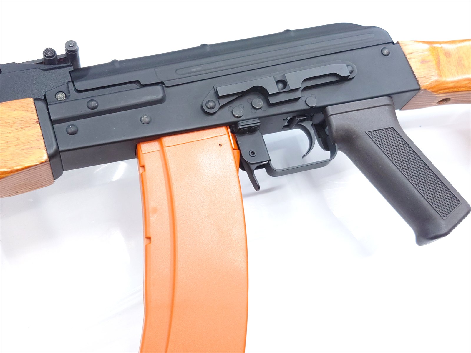 特選中古品】電動ガン CYMA RPK74N フルメタル/リアルウッド CM052 特選中古品】電動ガン CYMA RPK74N フルメタル/リアルウッド CM052