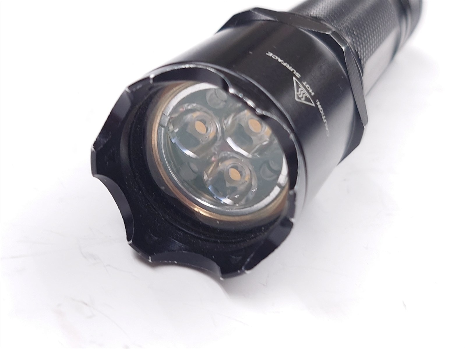 特選中古品】SUREFIRE 6P DEFENDER LEDフラッシュライト 3灯LED