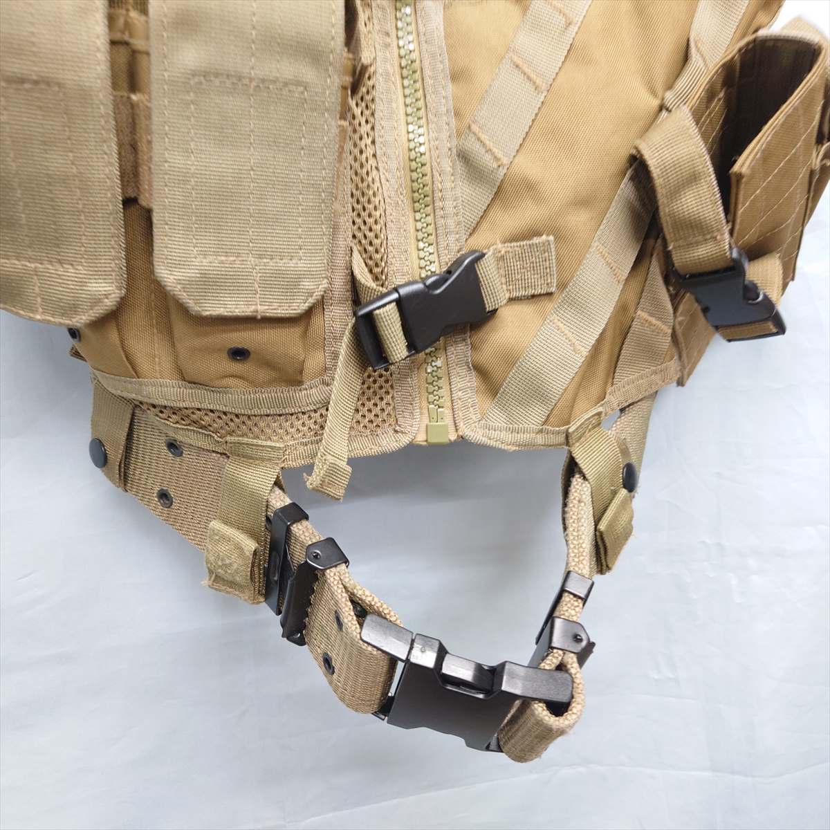 特選中古品】MIL-TEC TAC V1タイプタクティカルベスト ピストルベルト