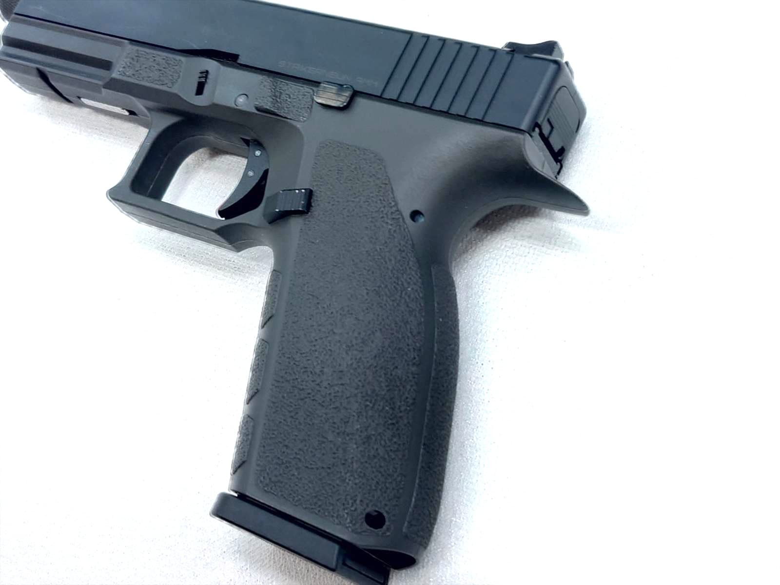 特選中古品】CO2ガスブローバック Carbon8 STRIKER-9Q スペアマガジン