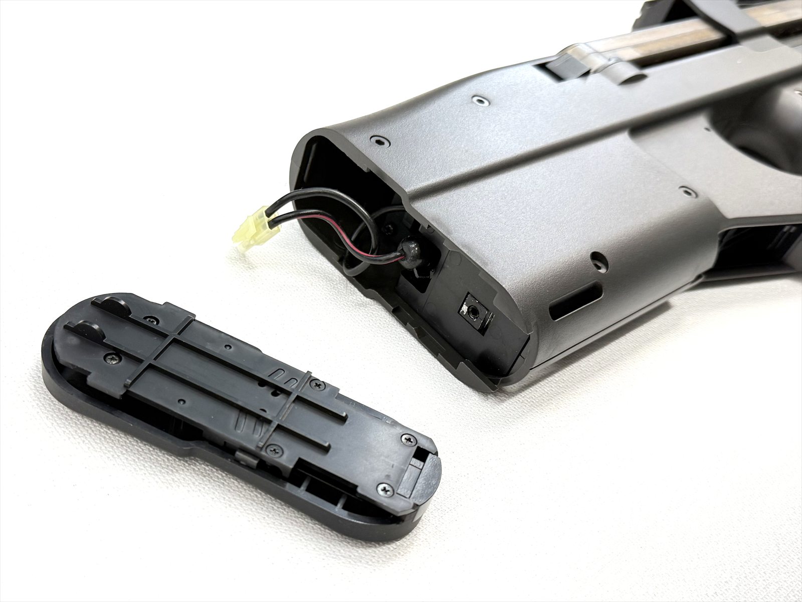 特選中古品】スタンダード電動ガン 東京マルイ FN P-90 TR [11450