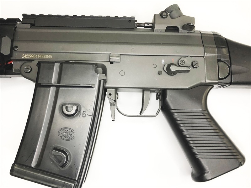 売り切れ【特選中古品】電動ガン CYMA SIG 552 RAS FIRST『FUSION