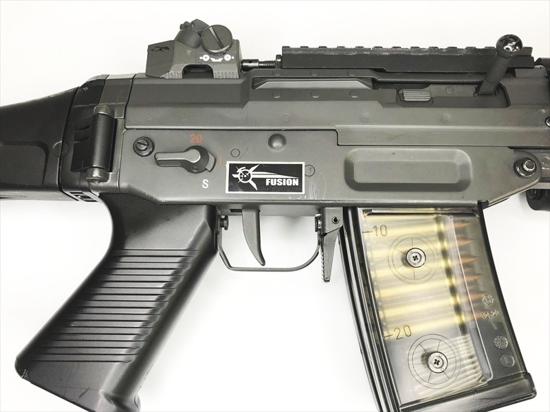 エアガン2本 ジャンクとカスタムパーツ (上級者向け) 売り切れ【特選中古品】電動ガン CYMA SIG 552 RAS FIRST『FUSION