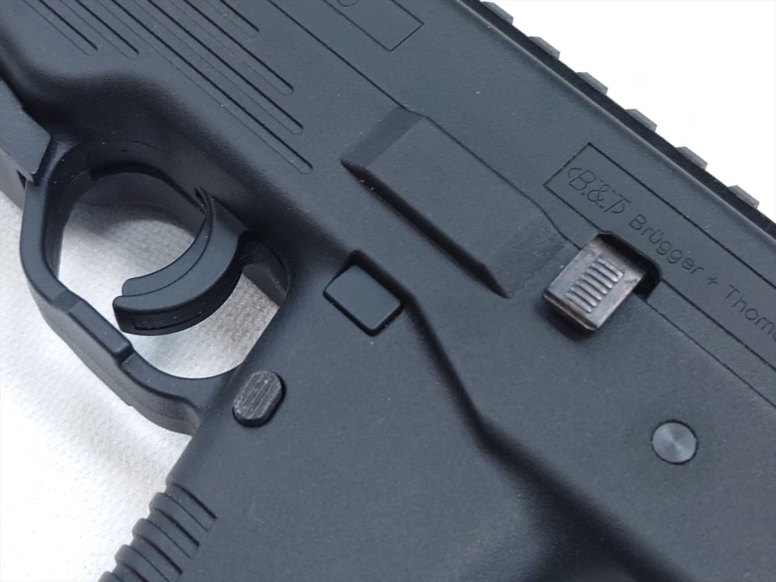 マルイMP７ガスブローバック中古品。訳あり。マガジン、サプレッサー、ポーチ付き。 Angry Gun 製 】東京マルイ MP7 シリーズ対応 SD サプレッサー
