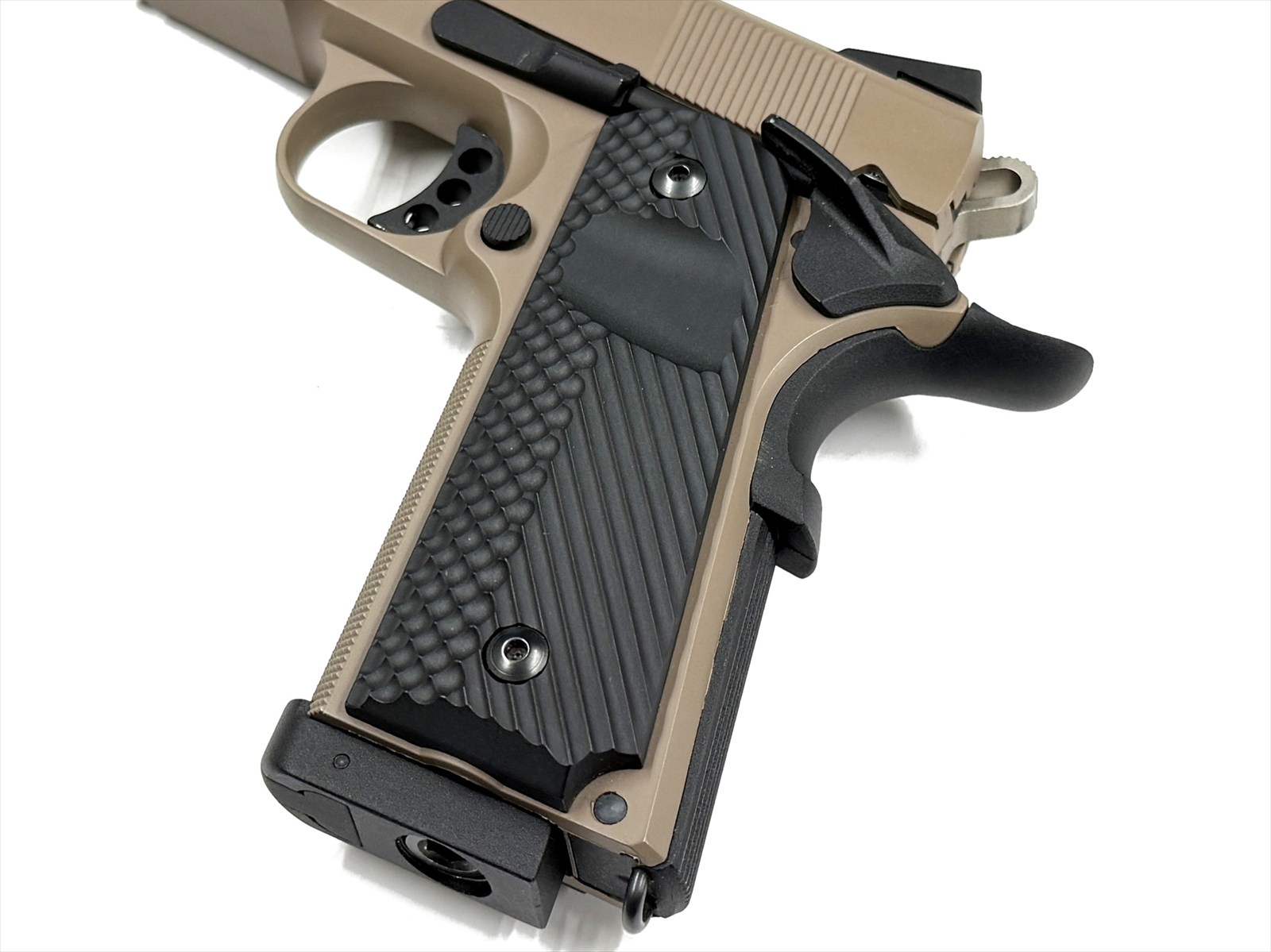 特選中古品】CO2ガスブローバック Carbon8 M45DOC 14mm逆ネジアウター