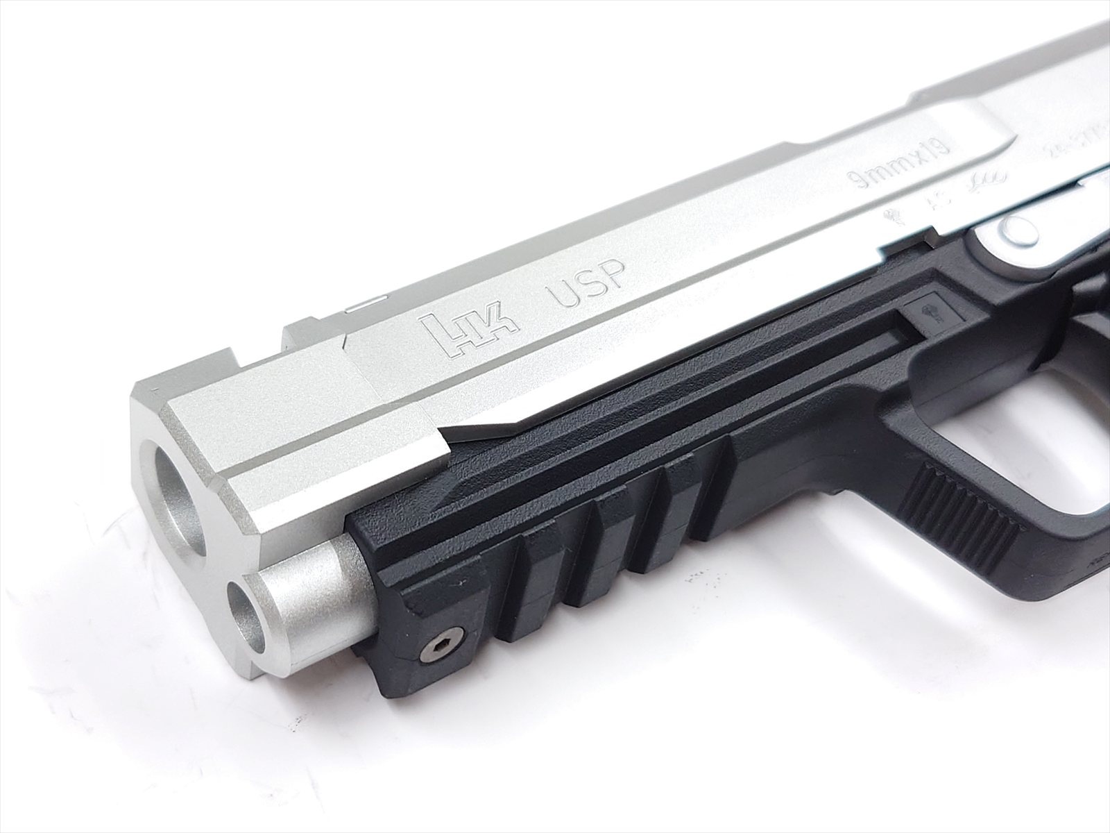 特選中古品】ガスブローバック 東京マルイ×カプコン『バイオハザードRE