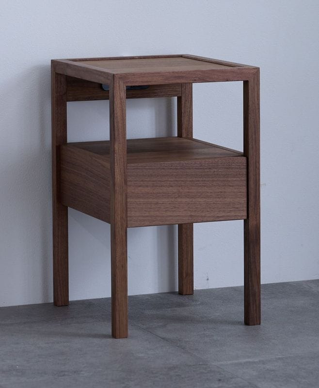 ナイトスタンド　キャトル　オーク突板/ウォールナット突板　2口コンセント付き