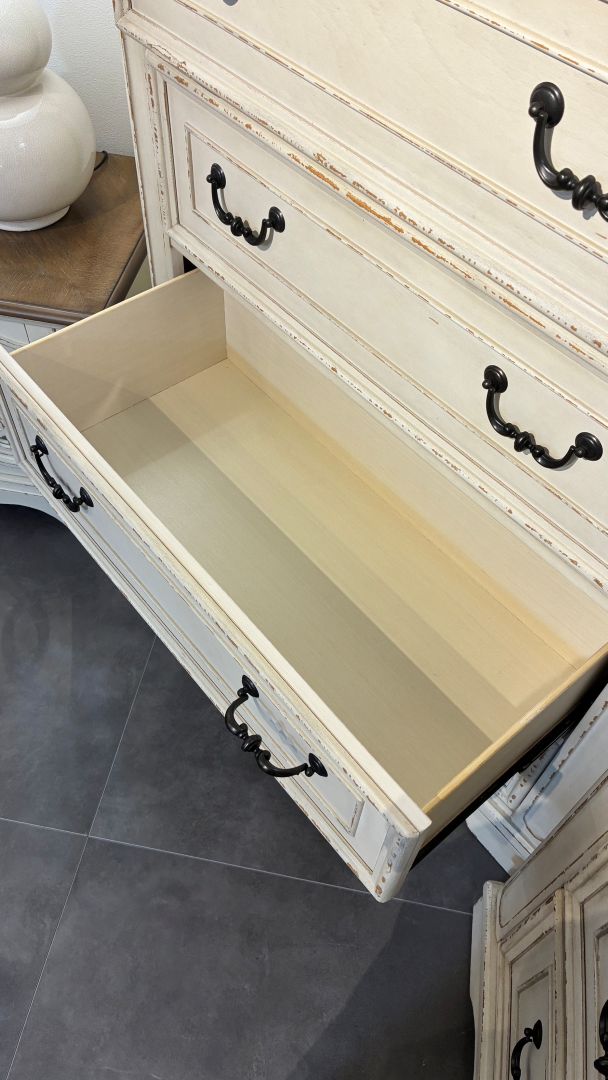 【ASHLEY】Realyn Chest  ［size:W102 D46 H148cm］   B743-46