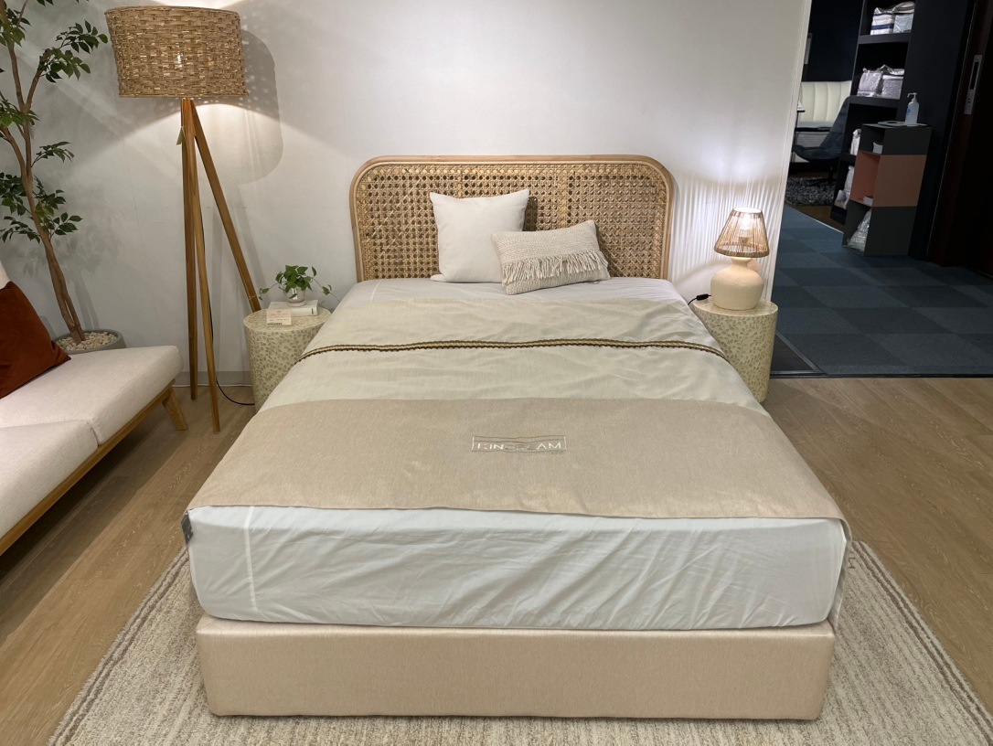 【ELEMENTS CONCEPT】Double Size Bed Frame Sahara(サハラ)　ラタン/ファブリック(AY143-1)　ジャパンディ