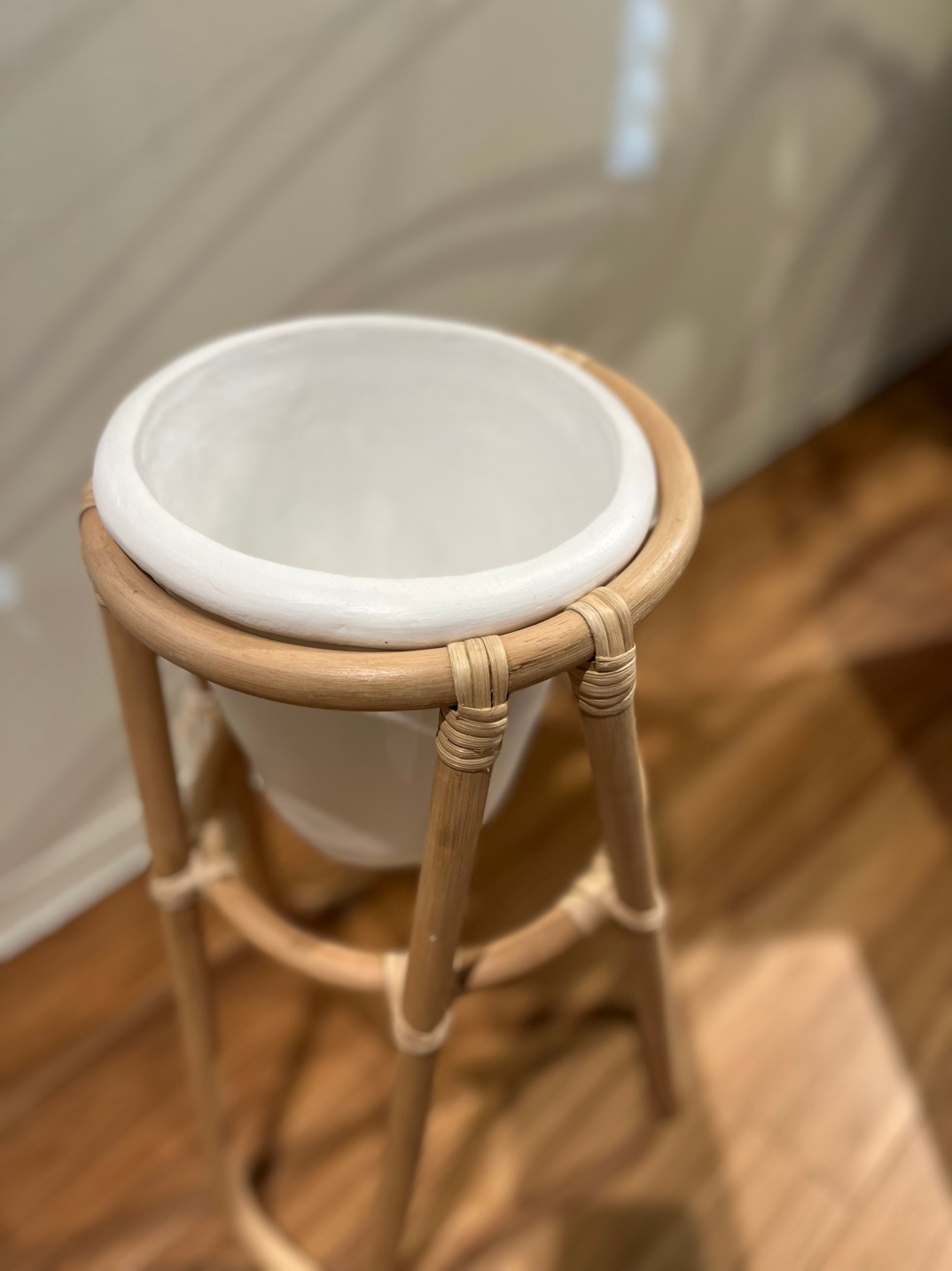 【ELEMENTS CONCEPT】Stand with Pot Oasis（オアシス） Natural Small　　ラタン/テラコッタ　ジャパンディ