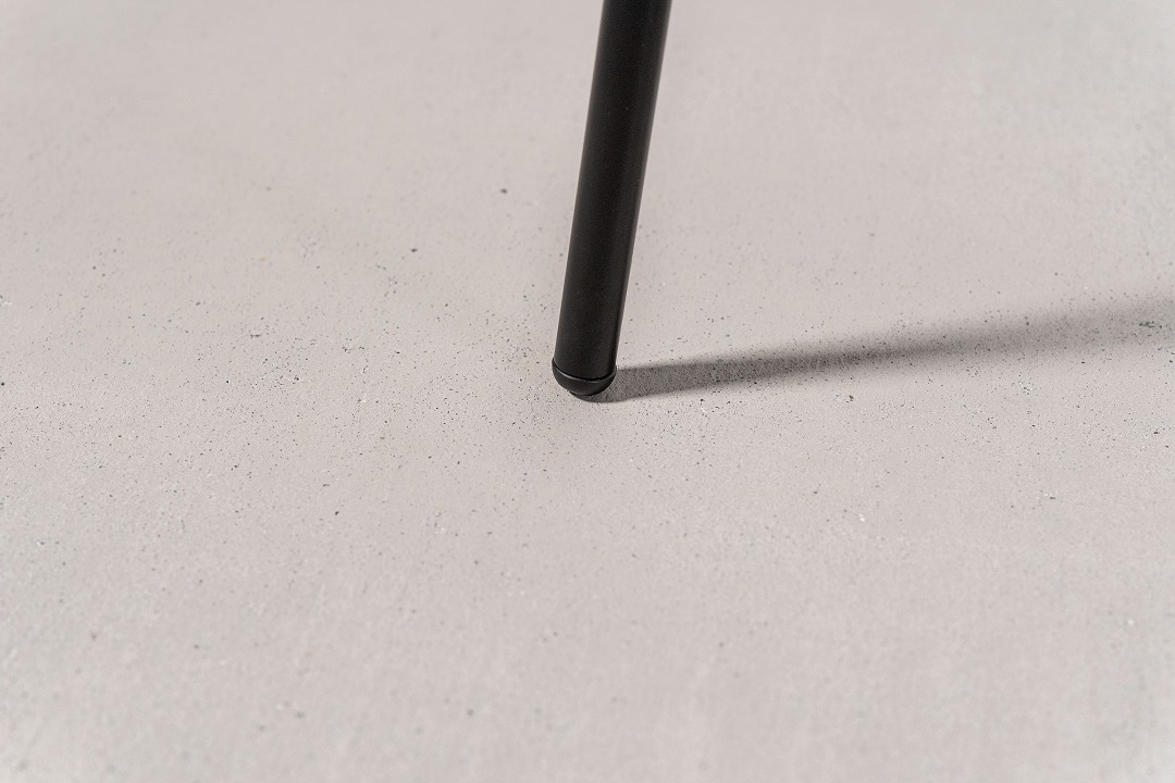 リビングテーブル　form　F3-117/F3-118　マリーズテーブル　三角形型　グレー色・ブラック色　ネストテーブル