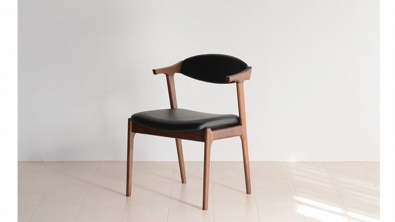 セミアームチェア Flut (フラット) ウォールナット/オーク