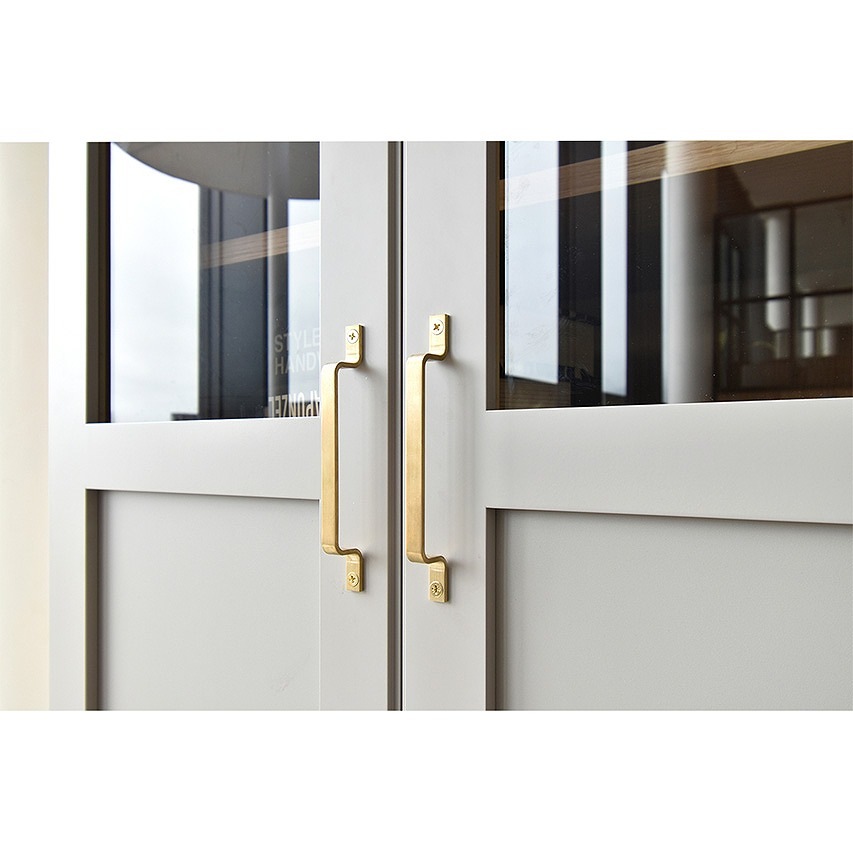 70キャビネット　【204-BE】　グレー色/真鍮ヘアライン取手/観音開き扉