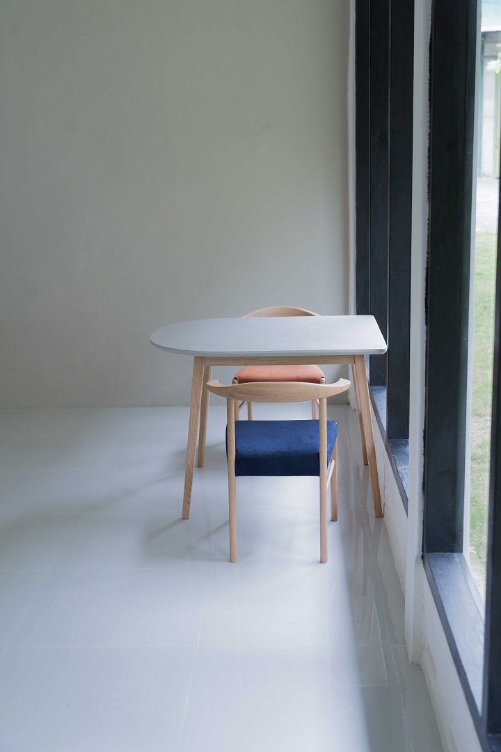 ロケット型ダイニングテーブル FIKA 800Half RT 幅80cm モルタル調