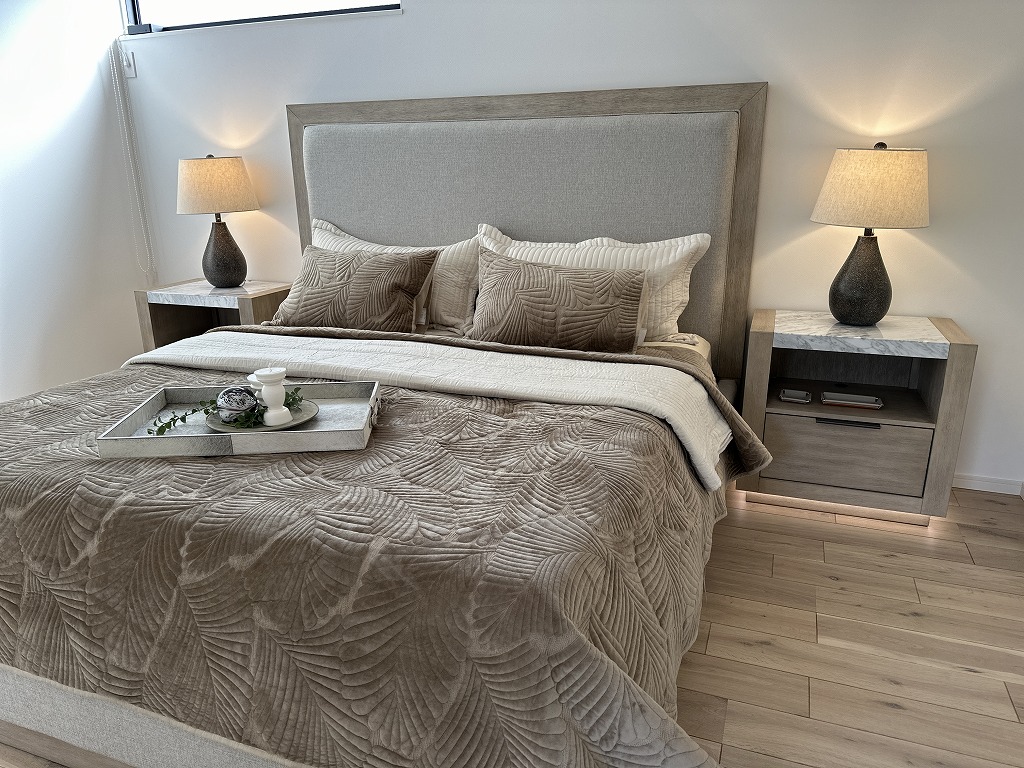 アシュレイ　ASHLEY B 749 54 クイーン　ベッド　フレーム Beds