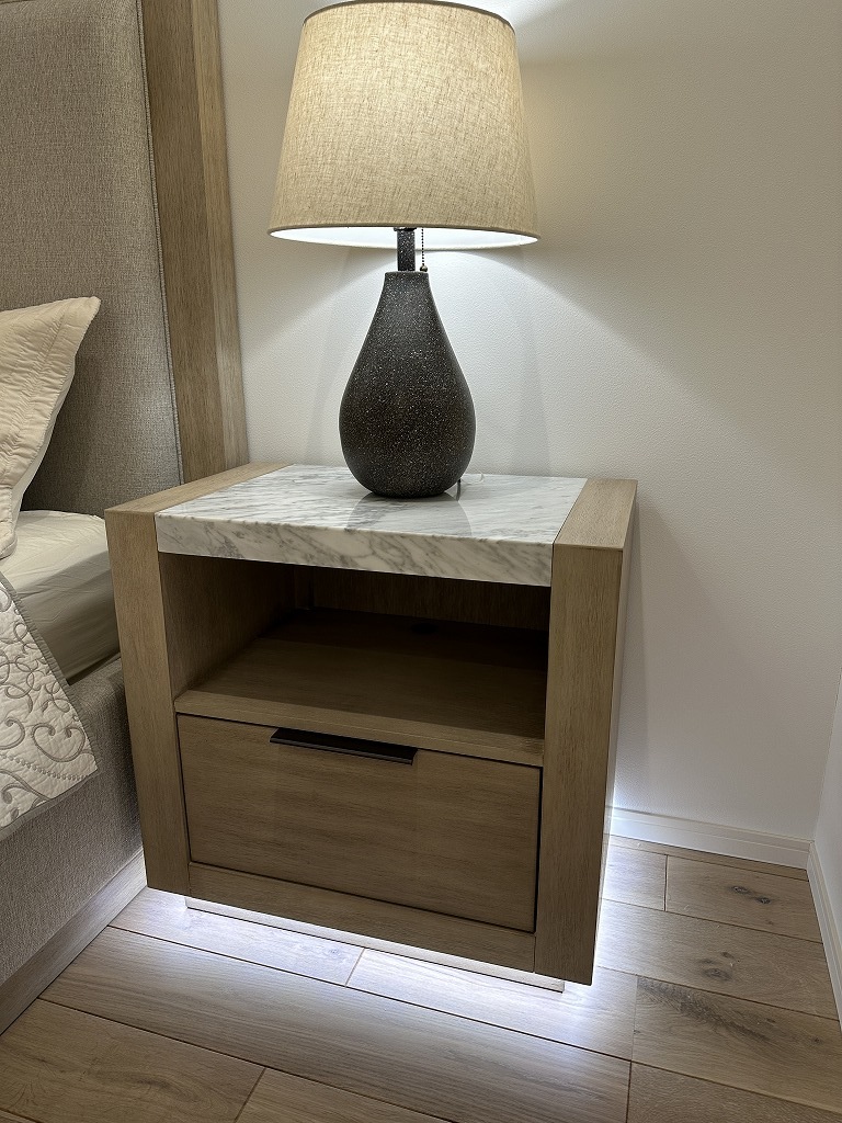 ASHLEYオフィシャルショップ】Hennington Nightstand ［size:W70 D43