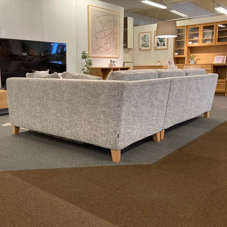 【新品】デザインカウチソファ　アウトレット品 新品アウトレット】上質なファブリック羽毛入り極上の座りカウチソファ