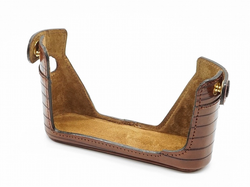 ARTISAN & ARTIST(����ƥ����󡦥���ɡ������ƥ�����)���饤��M8�ѥܥǥ����������֥饦�� LMB-M8LX BRN��(0NAC-4435)