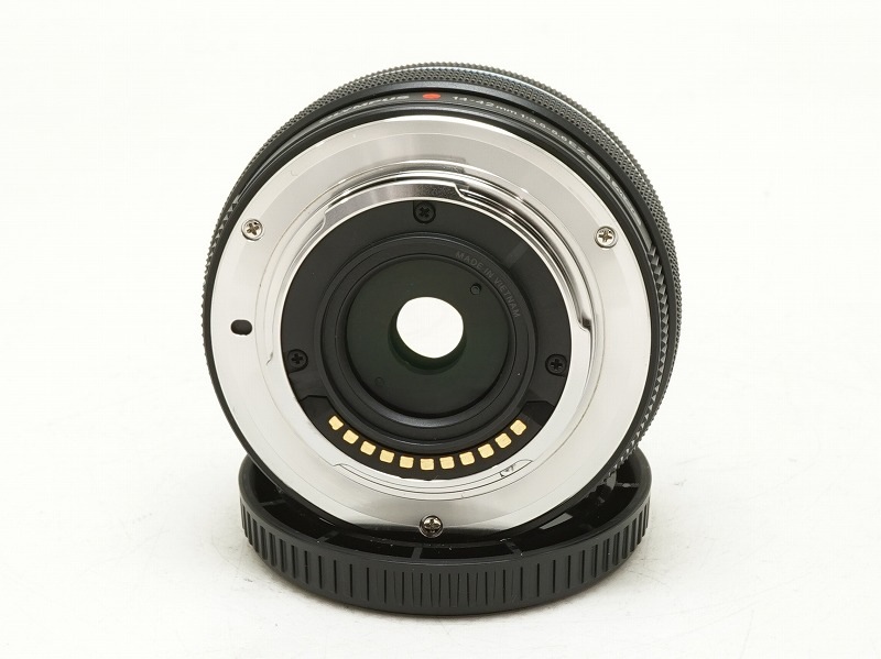 OLYMPUS(�����ѥ�)��M.ZUIKO DIGITAL ED 14-42mm F3.5-5.6 EZ �֥�å���(NJ-7689)