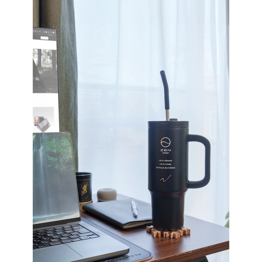 ストロー付きタンブラー