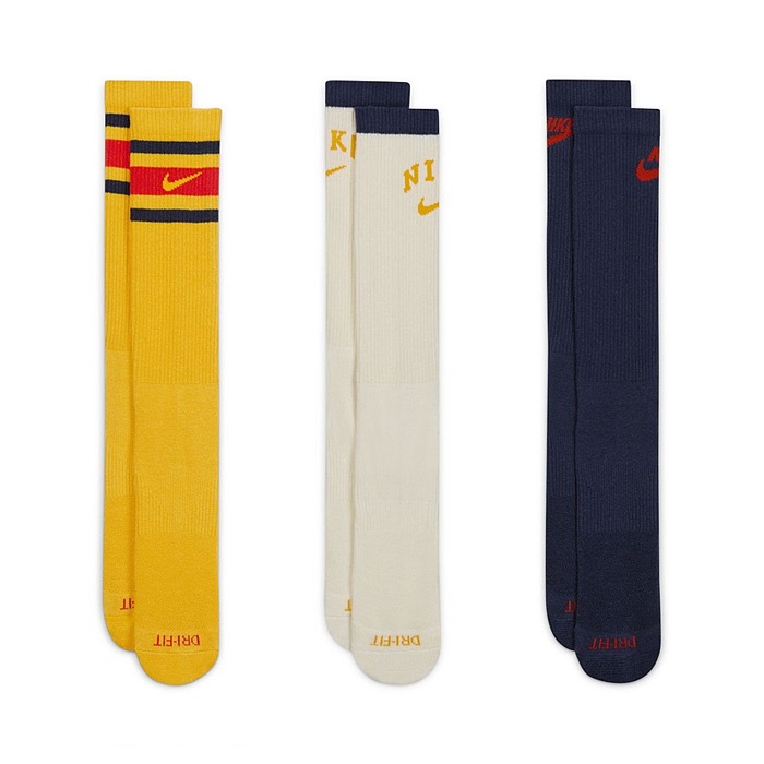 F.C.R.B プラシャツ ショーツ ソックス 3点セット 未使用 NIKE F.C.R.B プラシャツ ショーツ ソックス 3点セット 未使用 NIKE